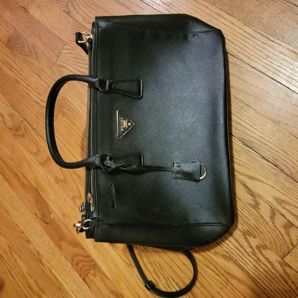 Prada for sell - Picture 6 of 8